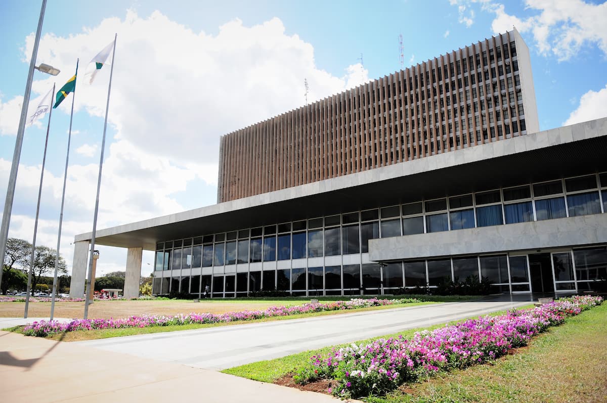 Concurso Planejamento Urbano DF: edital em breve com 723 vagas | Folha ...